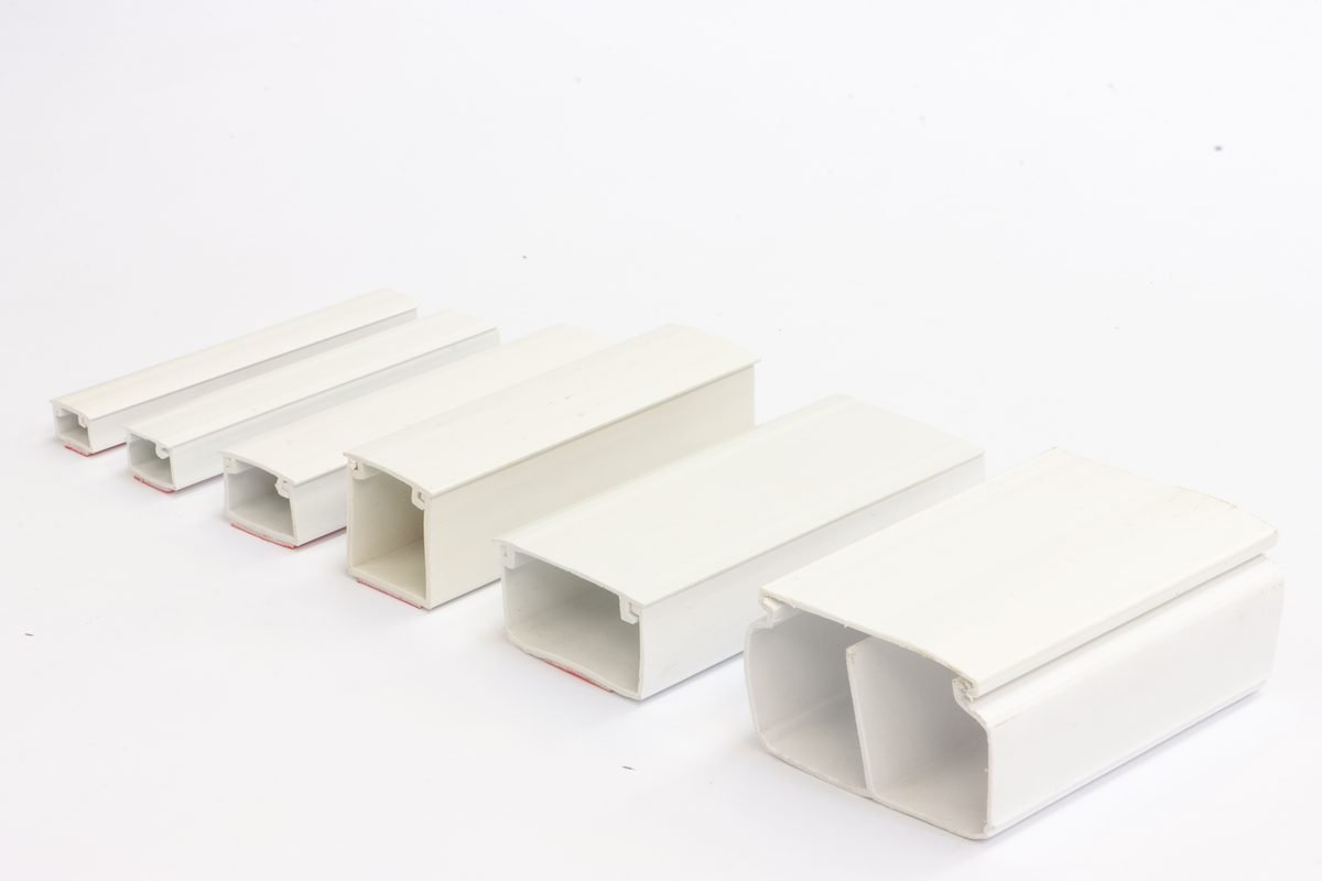 Canaletas PVC adhesivas para cableado eléctrico
