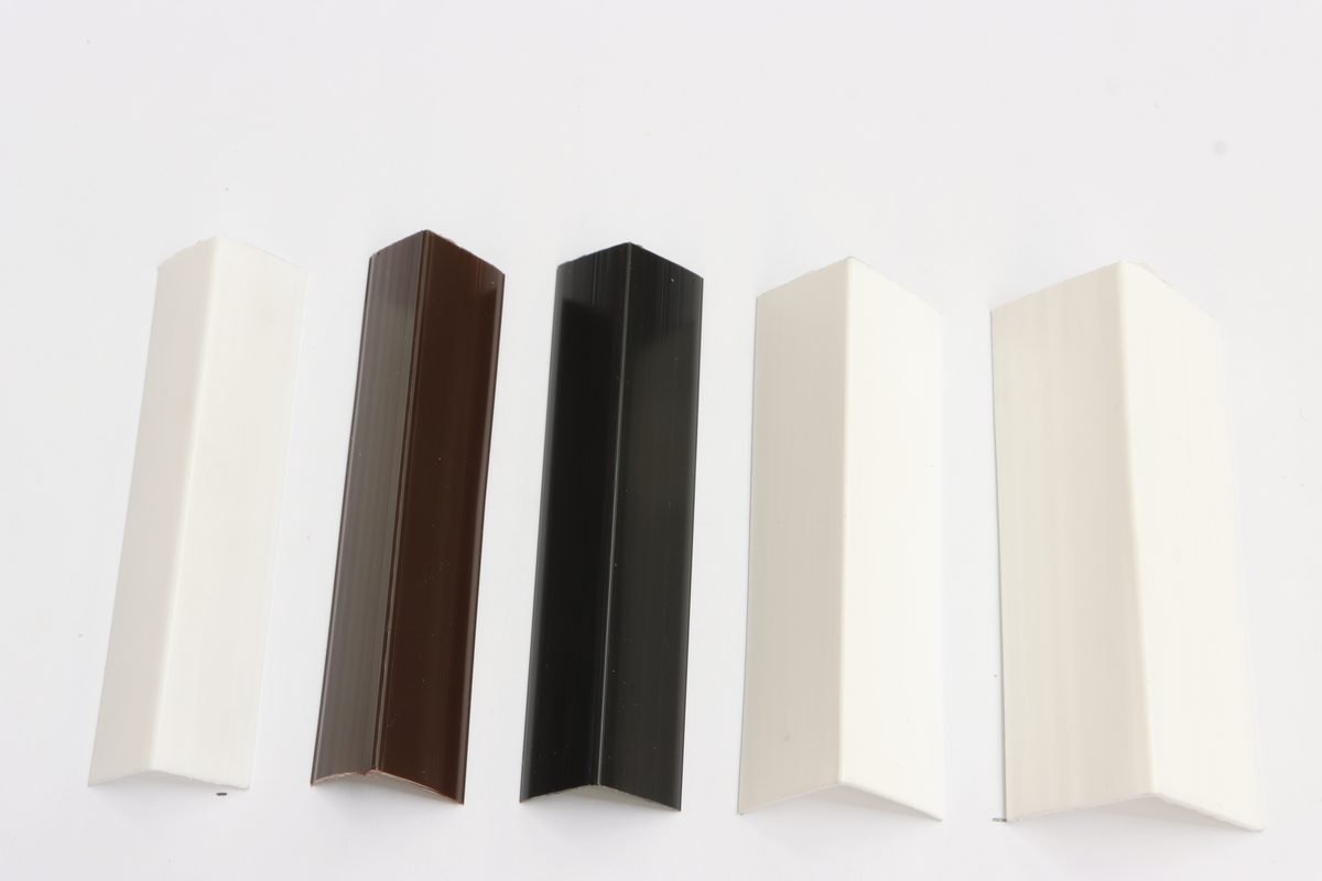 Esquinera de ángulo PVC blanco para protección de muros y columnas