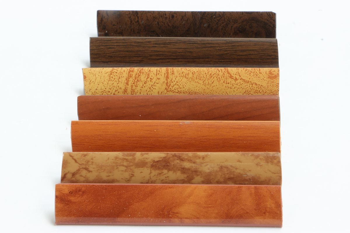 Perfiles Wing PVC marmolizado color caramelo para acabados en construcción