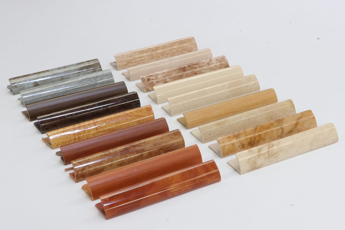 Gama de wing PVC en tonos caramelo, terrazo y beige para construcción